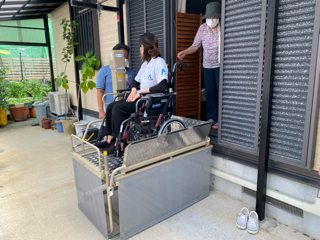 車椅子用電動昇降機 車椅子用電動昇降機