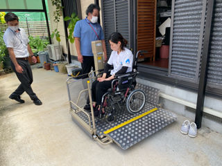 車椅子用電動昇降機 車椅子用電動昇降機