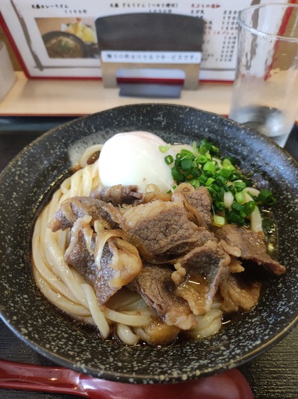 ★味クーターの牛肉玉子うどんと小ライス ★味クーターの牛肉玉子うどんと小ライス