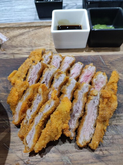 ★スープ、ピクルス、ご飯がお代わり自由の店で牛レアカツ ★スープ、ピクルス、ご飯がお代わり自由の店で牛レアカツ