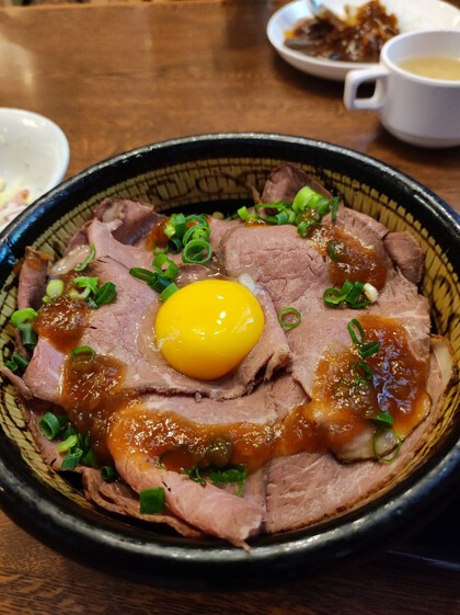 ★卒業式の後は、トマオニでローストビーフ丼ランチ ★卒業式の後は、トマオニでローストビーフ丼ランチ