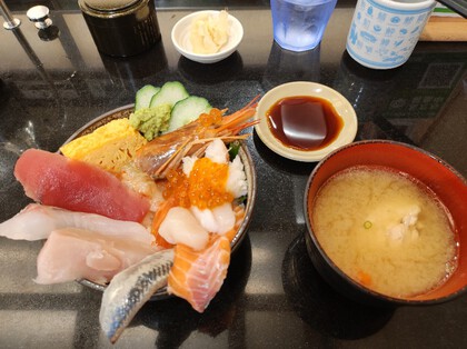 ★梅雨の晴れ間に豪華な海鮮丼ランチ ★梅雨の晴れ間に豪華な海鮮丼ランチ