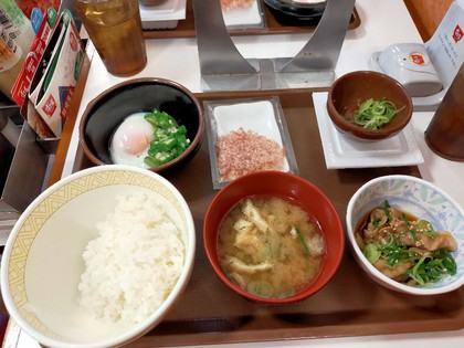 ★すき家の「まぜのっけ朝食」の正しい食べ方は? ★すき家の「まぜのっけ朝食」の正しい食べ方は?