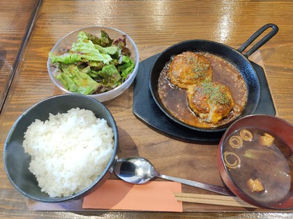 ★羽釜で炊いた銀シャリの店のハンバーグランチ ★羽釜で炊いた銀シャリの店のハンバーグランチ