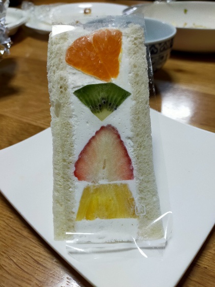 ★ちょっと贅沢なフルーツサンドを食べてみた ★ちょっと贅沢なフルーツサンドを食べてみた