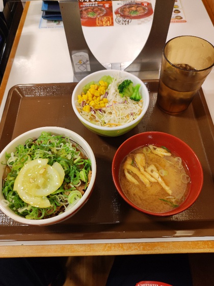 ★休日の朝食は、すき家のレモン牛丼を食べてみた ★休日の朝食は、すき家のレモン牛丼を食べてみた