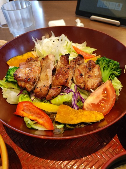 ★野菜たっぷりのバジルチキン定食ランチ ★野菜たっぷりのバジルチキン定食ランチ