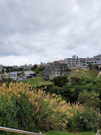 ★首里にある斜めになった建物は、そのままの状態であった ★首里にある斜めになった建物は、そのままの状態であった