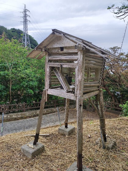 ★散歩の途中で見かけた百葉箱? ★散歩の途中で見かけた百葉箱?