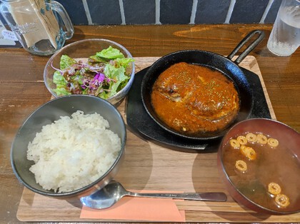 ★羽釜で炊いた銀シャリの店のハンバーグ ★羽釜で炊いた銀シャリの店のハンバーグ