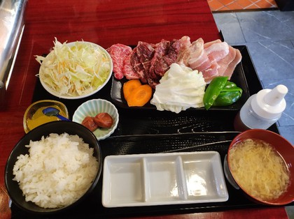 ★雨の中、傘をさしてウォーキング後に焼肉ランチ ★雨の中、傘をさしてウォーキング後に焼肉ランチ