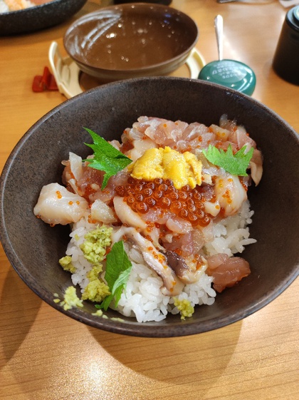 ★くら寿司の海鮮丼とラーメンのセットランチ ★くら寿司の海鮮丼とラーメンのセットランチ