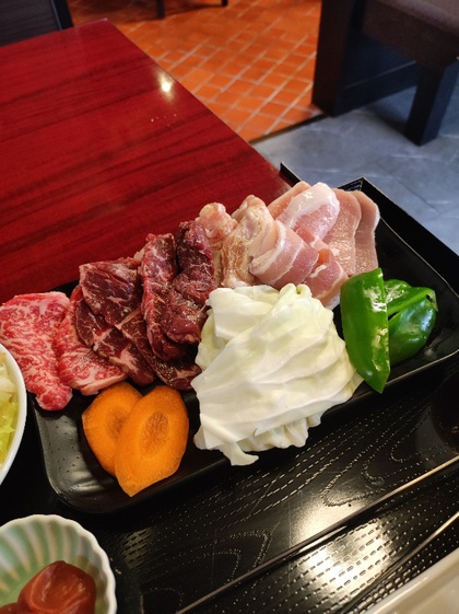 ★雨の中、傘をさしてウォーキング後に焼肉ランチ ★雨の中、傘をさしてウォーキング後に焼肉ランチ