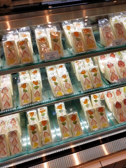 ★ちょっと贅沢なフルーツサンドを食べてみた ★ちょっと贅沢なフルーツサンドを食べてみた