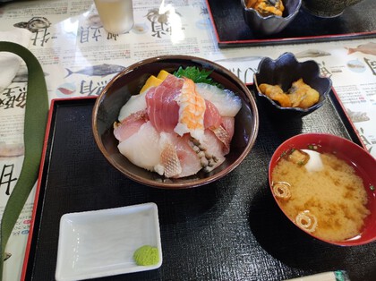 ★名護漁港にある食堂の海鮮丼ランチ ★名護漁港にある食堂の海鮮丼ランチ