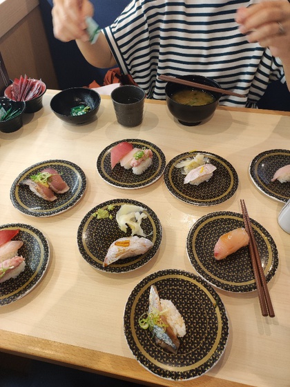 ★子供の日、小雨降る中を歩いて寿司を食べに ★子供の日、小雨降る中を歩いて寿司を食べに