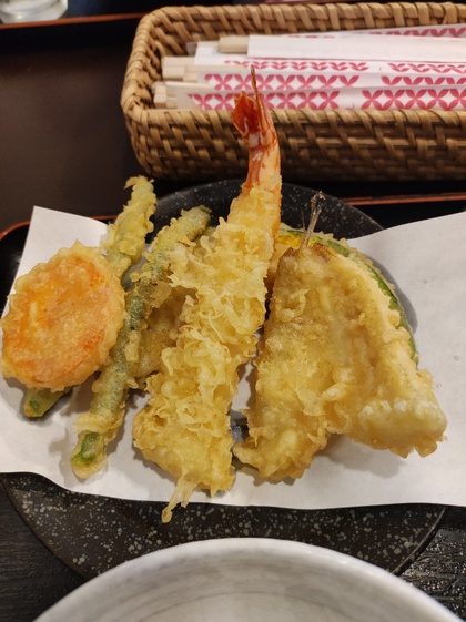 ★天丼も食べたくて、天ぷらうどんに小ご飯を付けた ★天丼も食べたくて、天ぷらうどんに小ご飯を付けた