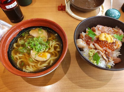 ★くら寿司の海鮮丼とラーメンのセットランチ ★くら寿司の海鮮丼とラーメンのセットランチ
