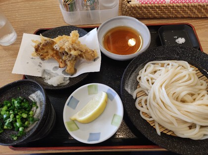 ★まだまだ暑い日が続く中、冷たいざるうどんランチ ★まだまだ暑い日が続く中、冷たいざるうどんランチ