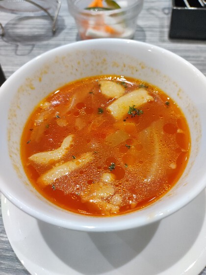 ★スープ、ピクルス、ご飯がお代わり自由の店で牛レアカツ ★スープ、ピクルス、ご飯がお代わり自由の店で牛レアカツ