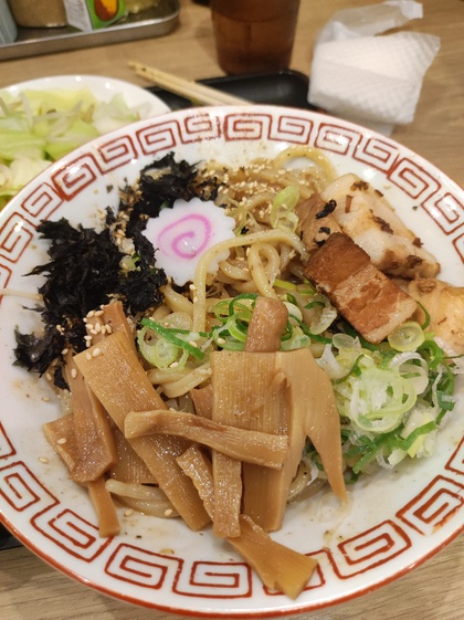 ★ランチタイムサービスのまぜ麺を野菜増しで ★ランチタイムサービスのまぜ麺を野菜増しで