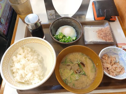 ★休日の朝食は、すき家のヘルシーな?まぜのっけ定食 ★休日の朝食は、すき家のヘルシーな?まぜのっけ定食