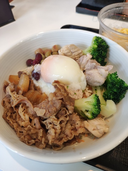 ★ヘルシーな?野菜たっぷり牛丼ランチ ★ヘルシーな?野菜たっぷり牛丼ランチ