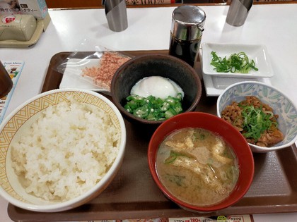 ★休日の朝食は、すき家のヘルシーな納豆まぜのっけ定食 ★休日の朝食は、すき家のヘルシーな納豆まぜのっけ定食