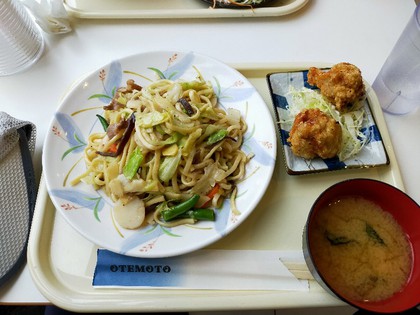 ★ウォーキングの途中で雨に降られてパチンコ店でランチ ★ウォーキングの途中で雨に降られてパチンコ店でランチ