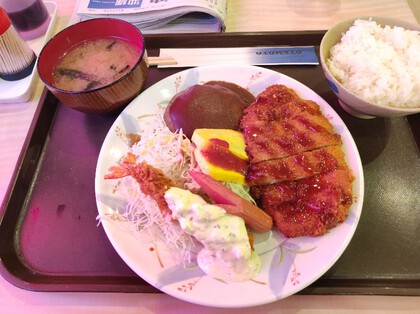 ★パチンコ屋さんの食堂のAランチがボリューム満点だった ★パチンコ屋さんの食堂のAランチがボリューム満点だった