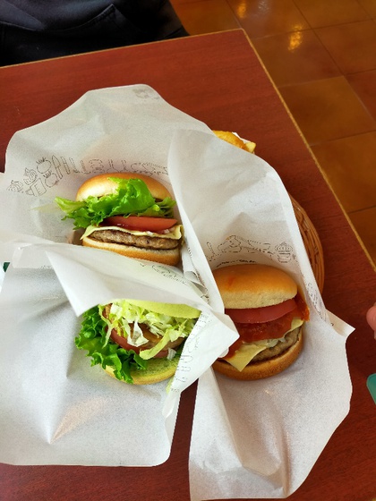 ★雨の休日、遅めの朝食をモスバーガーで ★雨の休日、遅めの朝食をモスバーガーで