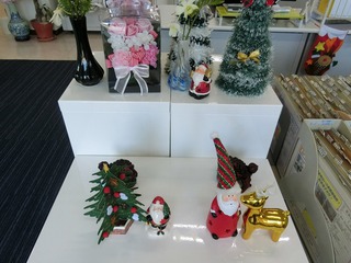 不動産会社ベスト、事務所内クリスマスの飾りつけをしました☆☆　もちろん物件紹介も載せてます(∀‘ヽ)(ﾉ´∀)ﾉ