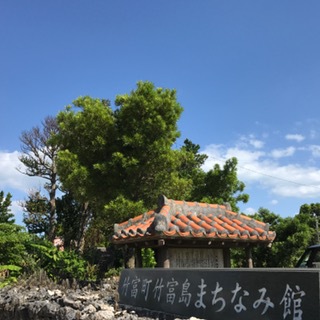 まちなみ館と青空 まちなみ館と青空