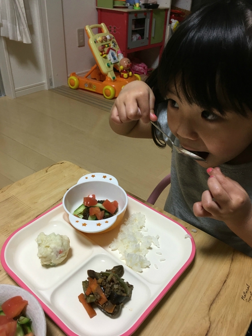 新鮮生モズク貰ったので酢もずくで頂いて残りは冷凍保存しました!そして娘と初フルーチェしたよ♡ 沖縄もずく生モズク新鮮採れたて