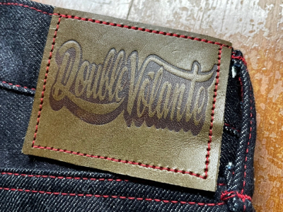 沖縄を感じる刺繍をバックポケットに。 沖縄を感じる刺繍をバックポケットに。