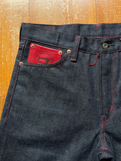 沖縄を感じる刺繍をバックポケットに。 沖縄を感じる刺繍をバックポケットに。