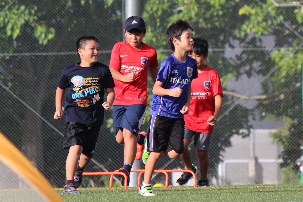 グランフォルティス沖縄サッカースクール新規生徒大募集！今年度も元気に活動中！