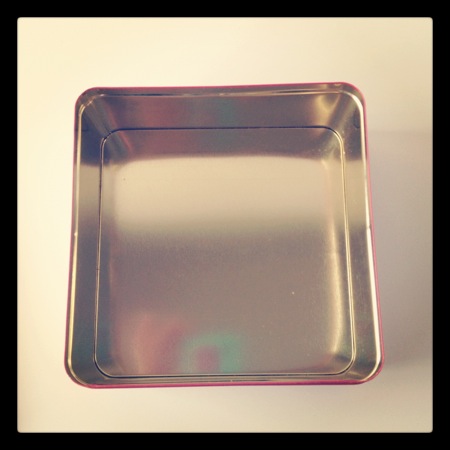 Xmas Tin缶*CRAYOLAオーナメント付き(SOLD)