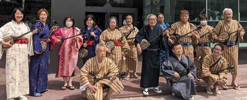チムドンドン、沖縄三線どんたく隊でした。 チムドンドン、沖縄三線どんたく隊でした。