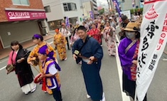 チムドンドン、沖縄三線どんたく隊でした。 チムドンドン、沖縄三線どんたく隊でした。
