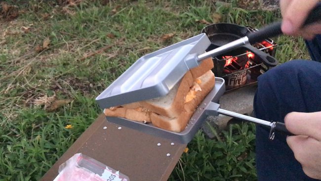 ソロキャンプでホットサンド作ってみた ソロキャンプでホットサンド作ってみた