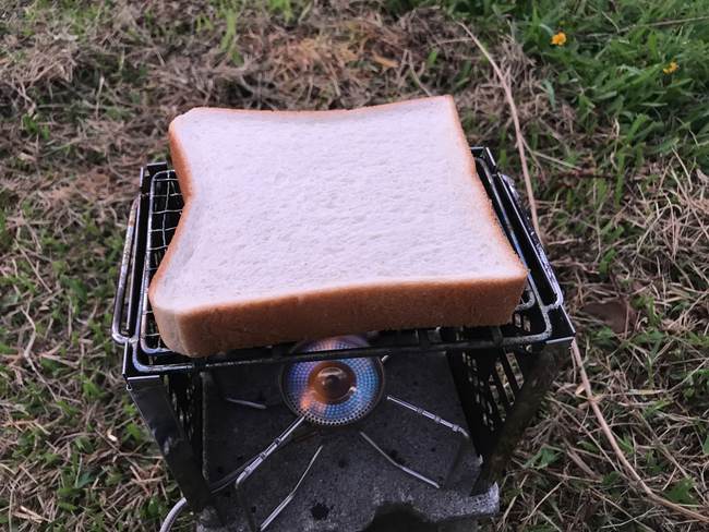 ソロキャンプでキャンプの朝メシに最適なパンとコーンスープを作ってみた ソロキャンプでキャンプの朝メシに最適なパンとコーンスープを作ってみた