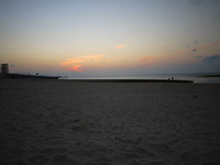 もう寝る方へ、沖縄の海と夕陽©　比嘉周作
