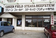 白い建物が印象的
