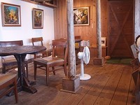 海と一緒に絵画もどうぞ