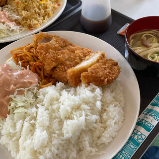 お腹いっぱい。 ロースカツ定食