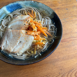 にんじんシリシリ。 日本そば