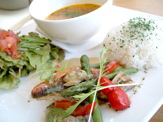 カフェライフ + Zakka