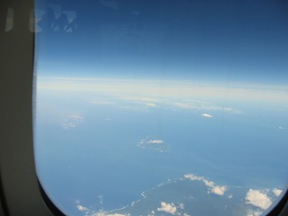 沖縄行きの機内から
