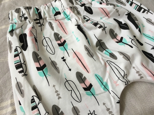 【¥800 送料込・冬物セール価格!】フェザー柄パンツ01-4T(100)キッズ子供用 フェザー柄パンツズボン4Tサイズ100キッズ女の子男の子男女兼用海外子供服